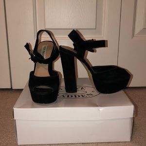 Steve Madden Suede Pumps